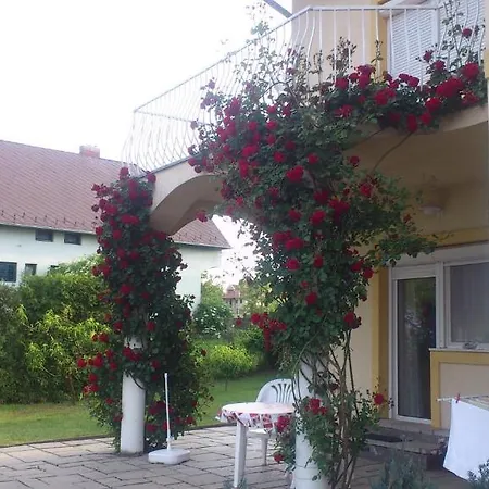 Flora Villa Heviz Room photo