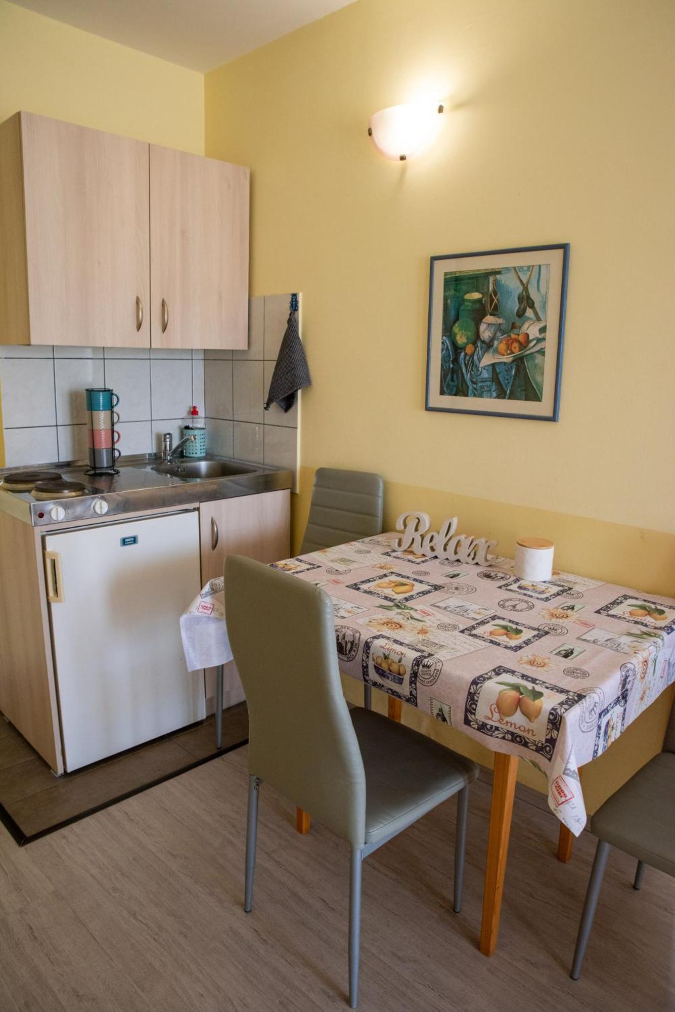 Flora Apartment