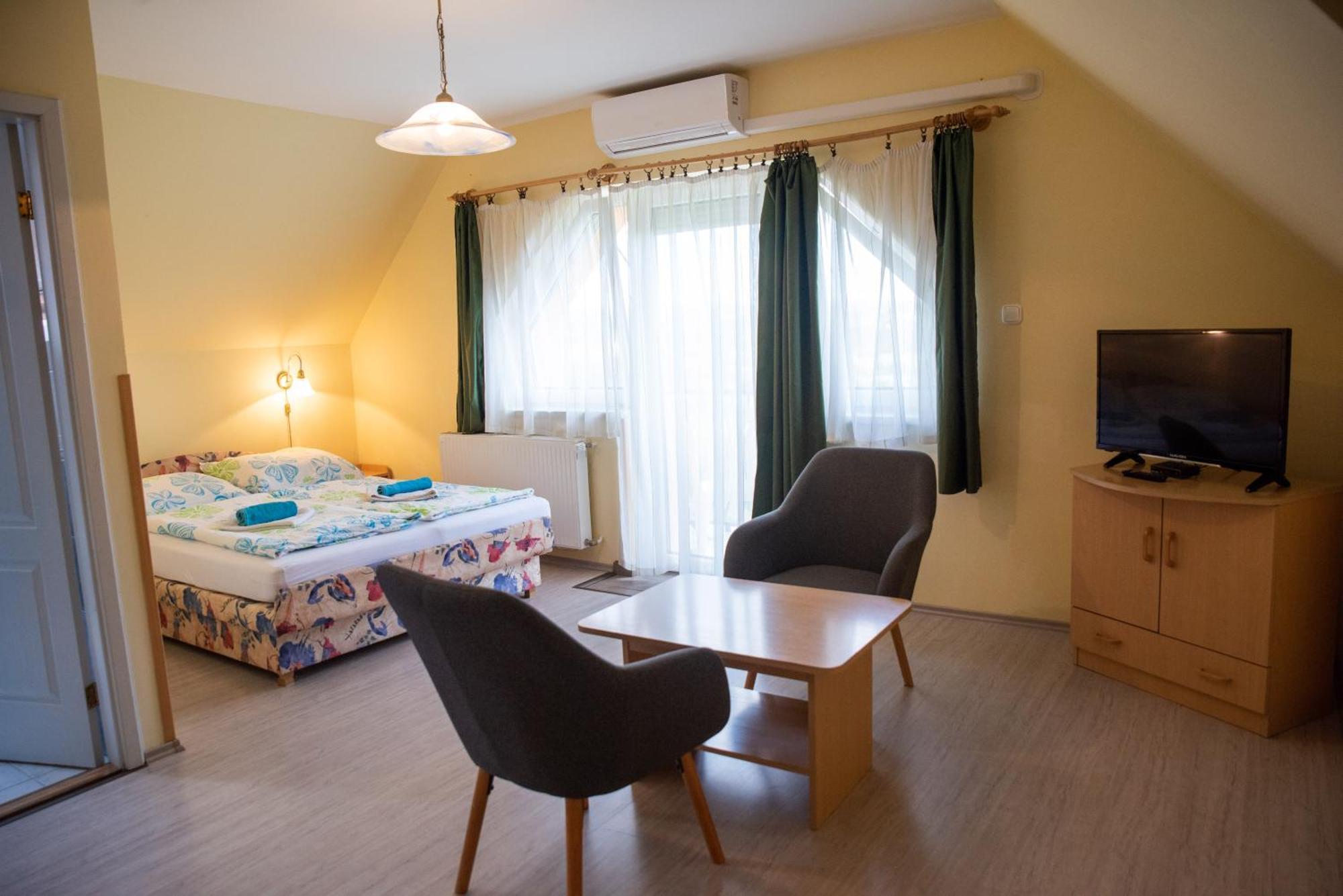 Flora Apartment