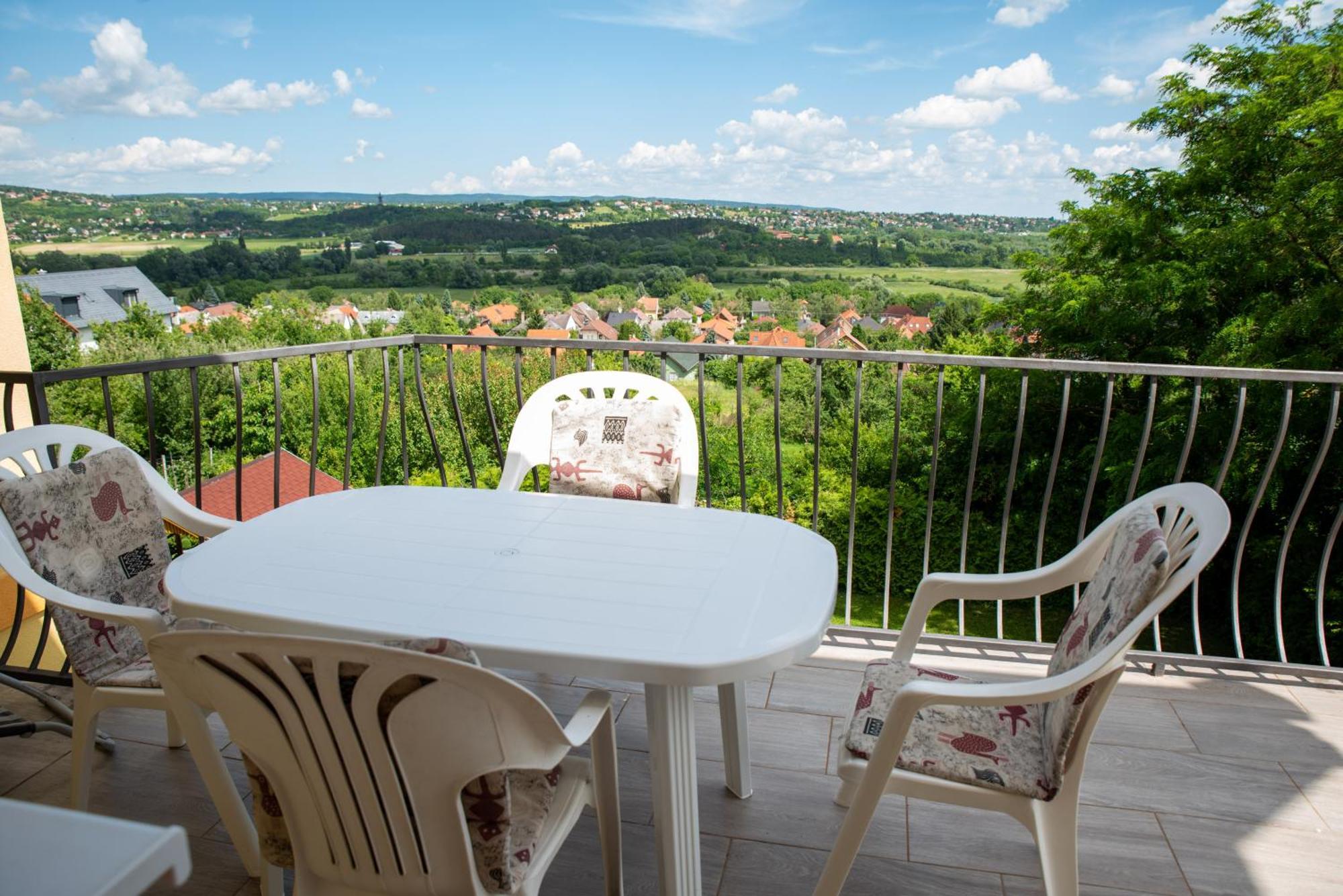 Flora Apartment Heviz