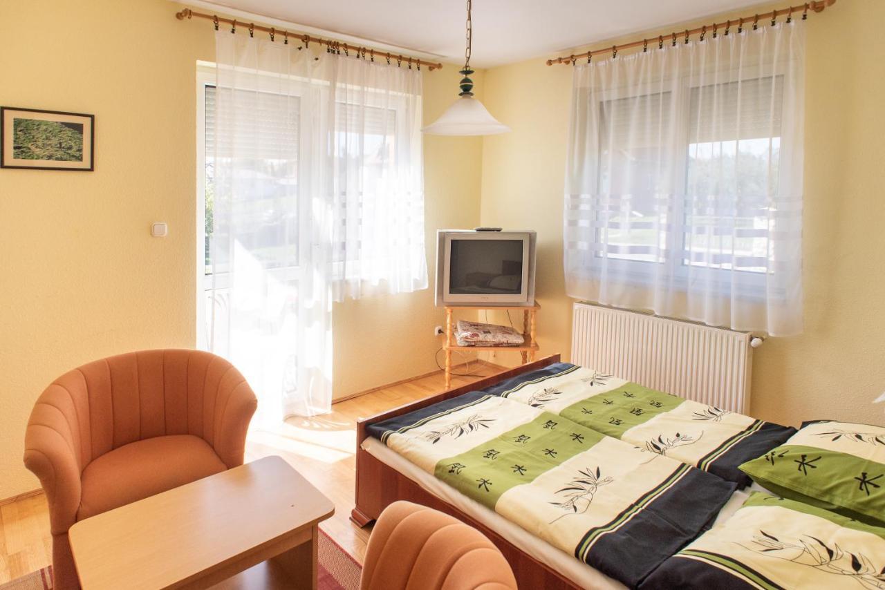 Flora Apartment
